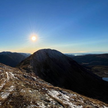 Dağlarda güzel bir gün batımı