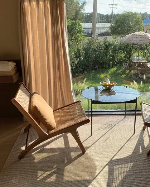 Modern bir otelin içinde.