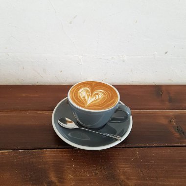 sehpanın üzerinde kahve sanatı