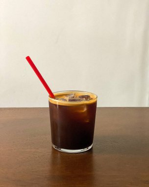 Buzlu kahve ve naneli.