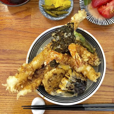 Japon yemeği mi? Sebze ve soya soslu kızarmış tavuk.