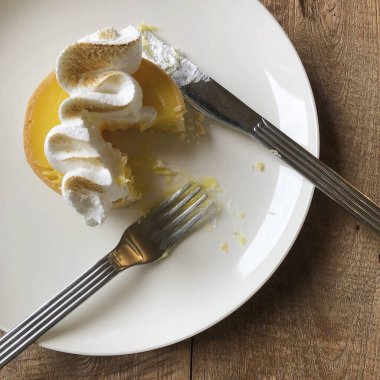 Limonlu kek krem şanti ile