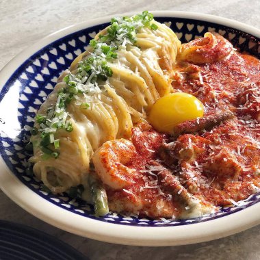 domates soslu ve peynirli makarna