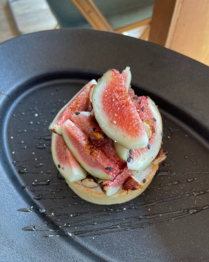 Yukarıdan taze ve lezzetli bir tatlı..