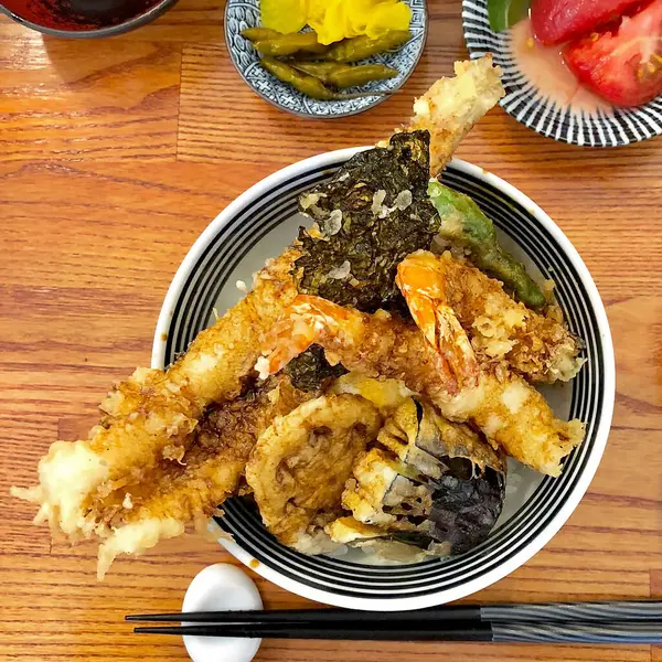 Japon yemeği mi? Sebze ve soya soslu kızarmış tavuk.