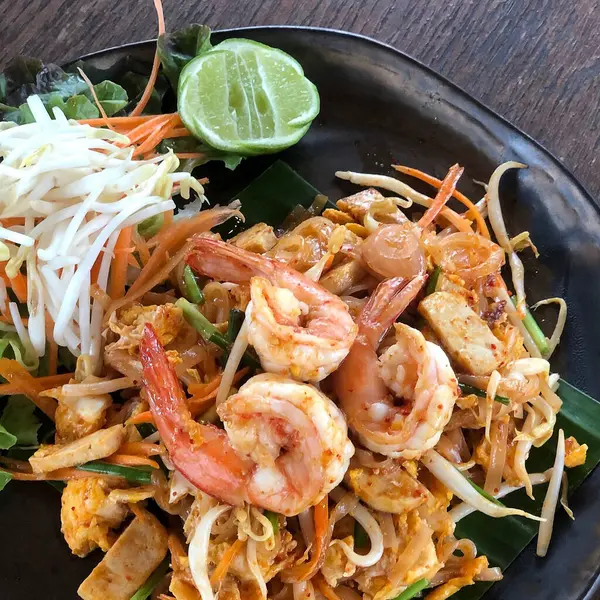 Tayland yemeği, Tayland eriştesi, karidesli erişte..