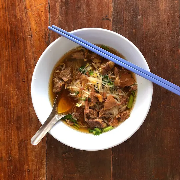 Erişte çorbası, Çin yemeği konsepti.