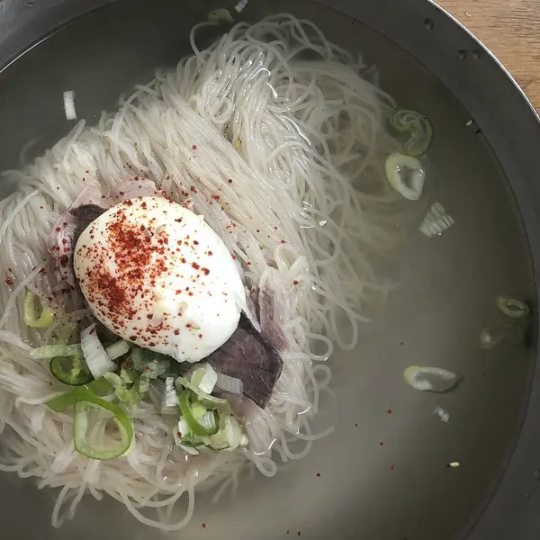 Biftek ve yumurtalı erişte, Japon yemeği..