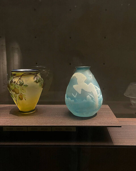 vase and glass vase in the kitchen