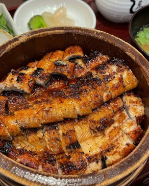 Limon ve soslu kızarmış tavuk.