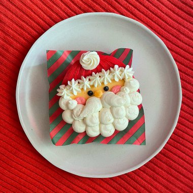 Kırmızı Noel Baba 'lı Noel pastası