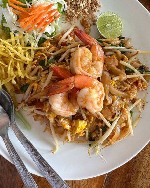 Tayland yemeği Tayland pirinçli erişte karides, pad thai, Thai erişteli erişte.
