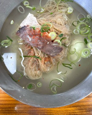 Lezzetli Asya yemeklerinin yakın görüntüsü