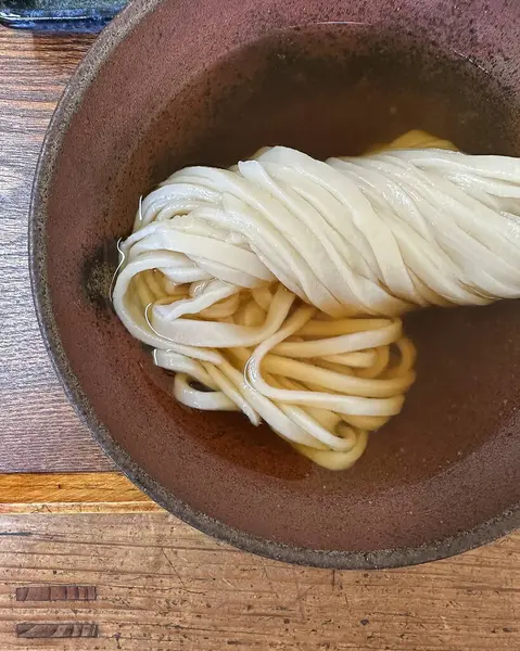 Kore yemeği, pirinç eriştesi, sebzeli Kore çorbası.