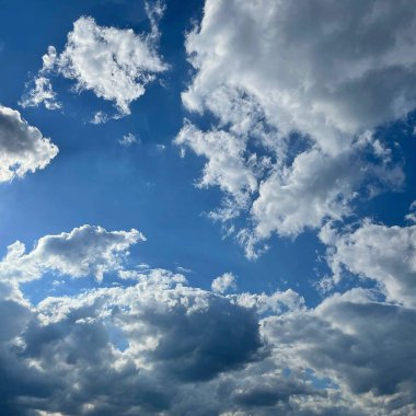 Bulutlu güzel gökyüzü