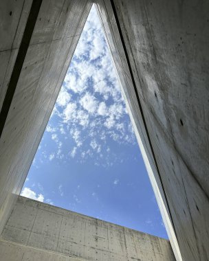 Şehrin modern binası