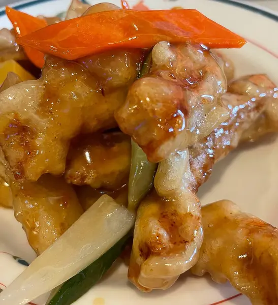 Soslu kızarmış domuz ve sebze.