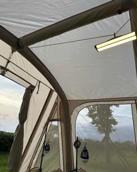 Dağlarda kamp çadırı