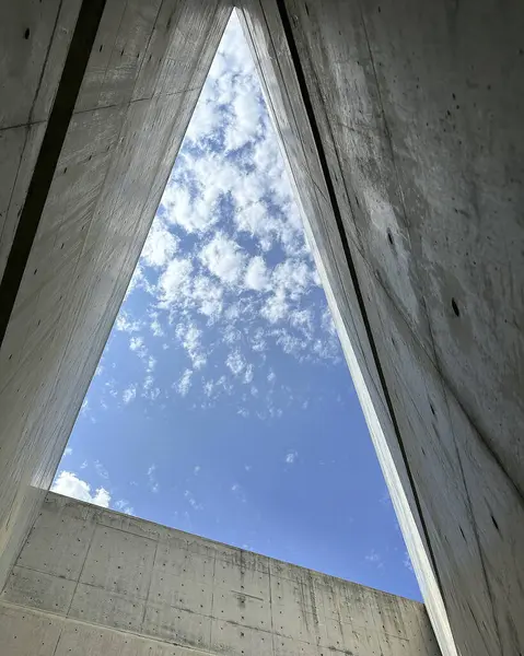 Şehrin modern binası