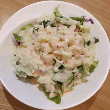 Somon ve mayonezli salata.