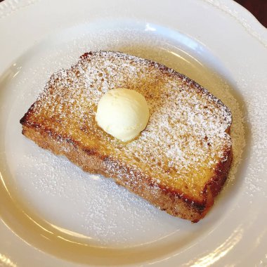 Dondurmalı tost ve tost.