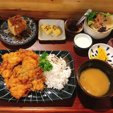 Kızarmış pilavın mutfak fotoğrafı.