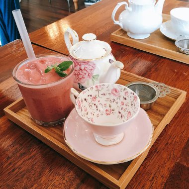 Sabah çay takımı.