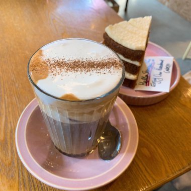 kahve ile lezzetli çikolatalı kek