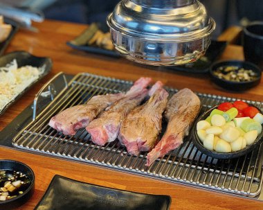 Lezzetli Asya yemeklerinin yakın görüntüsü