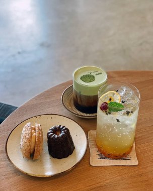 Kremalı ve naneli buzlu kahve.