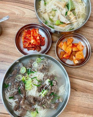 Asya yemeği, etli erişte.