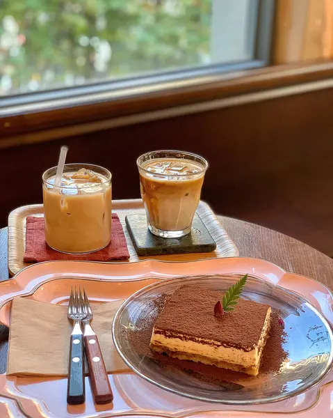 Çikolatalı ve dondurmalı nefis bir kahve.