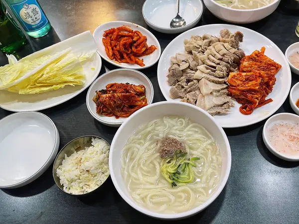 Lezzetli yemeklerin yakın plan çekimi.