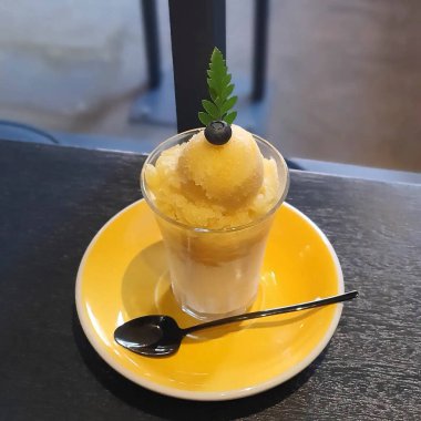 Waffle bardağında dondurma