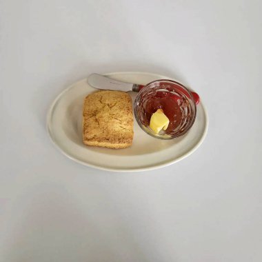 Bir fincan kahve ve çay.