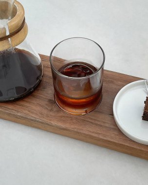 Bir bardak buzlu kahve