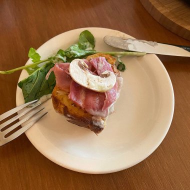 Kızarmış domuz bifteğinin mutfak fotoğrafı.