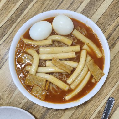 Kızarmış tavuğun mutfak fotoğrafı.