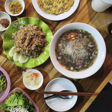 Tavuklu Tayland usulü erişte.