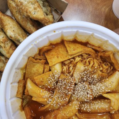 Lezzetli Asya yemeklerinin yakın görüntüsü