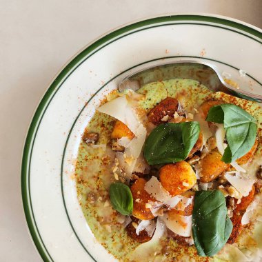 Ispanaklı ve ricotta peynirli İtalyan makarnası.