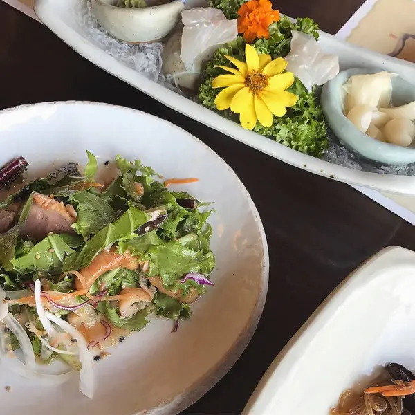 Lezzetli Asya yemeklerinin yakın görüntüsü