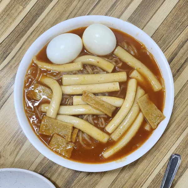 Kızarmış tavuğun mutfak fotoğrafı.