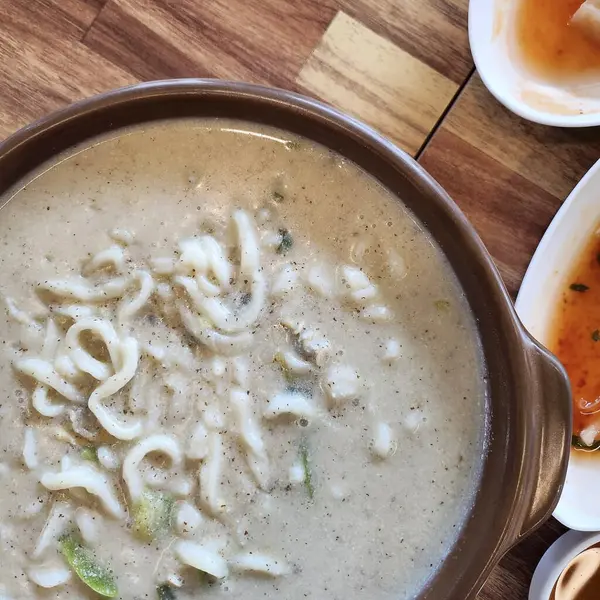 Asya erişte çorbası