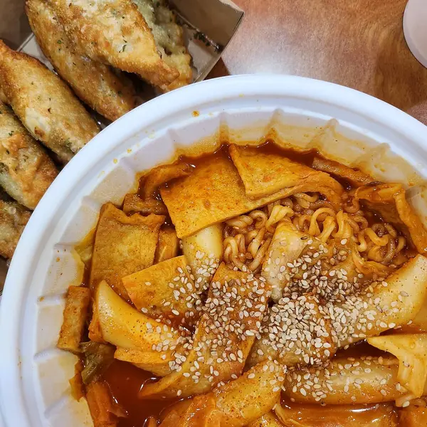 Lezzetli Asya yemeklerinin yakın görüntüsü