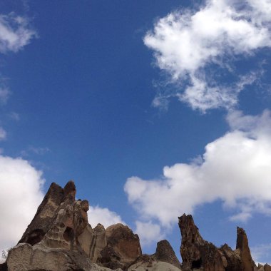 Dağları olan güzel bir manzara