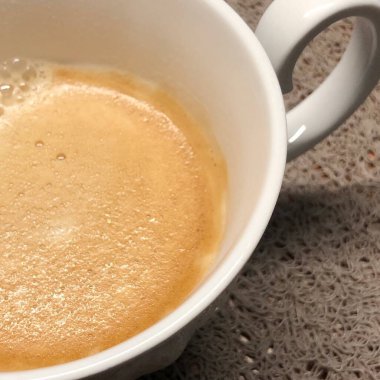 Sütlü kahve fincanı.