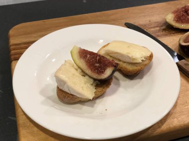 Peynirli tost ve ballı