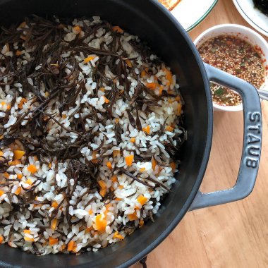 Baharatlı ve otlu pirinç.