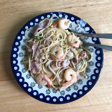 Deniz ürünleri Beyaz tabak spagetti.